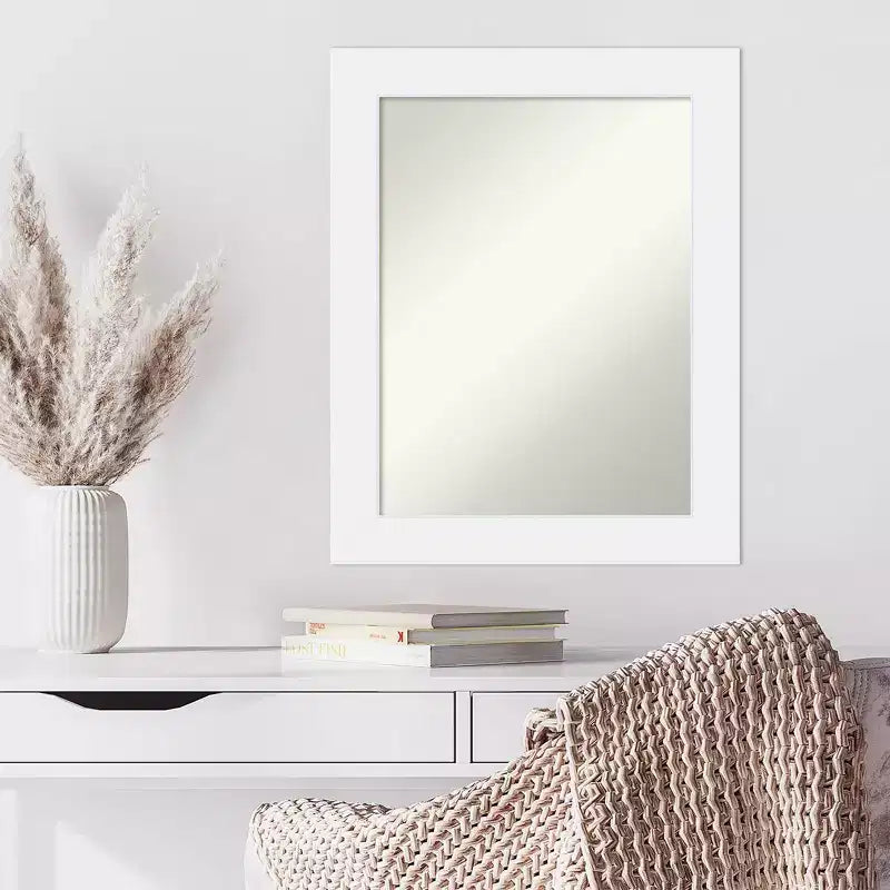 Miroir mural Corvino blanc en bois non biseauté de 58,42 cm x 73,66 cm – Rectangle moderne
