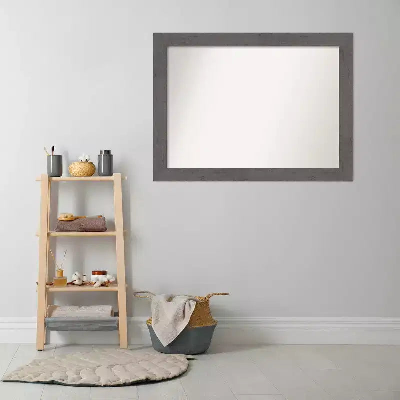 Miroir mural de salle de bain gris en planches rustiques sans biseau 44" x 33" – Mural
