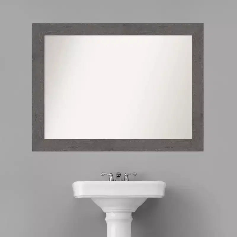Miroir mural de salle de bain gris en planches rustiques sans biseau 44" x 33" – Mural