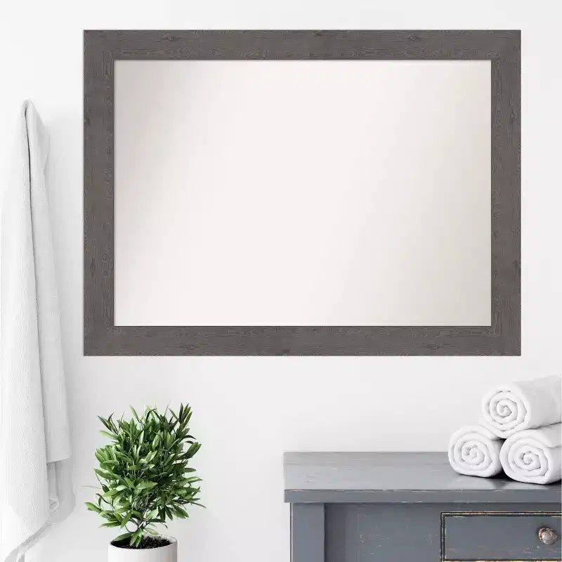 Miroir mural de salle de bain gris en planches rustiques sans biseau 44" x 33" – Mural