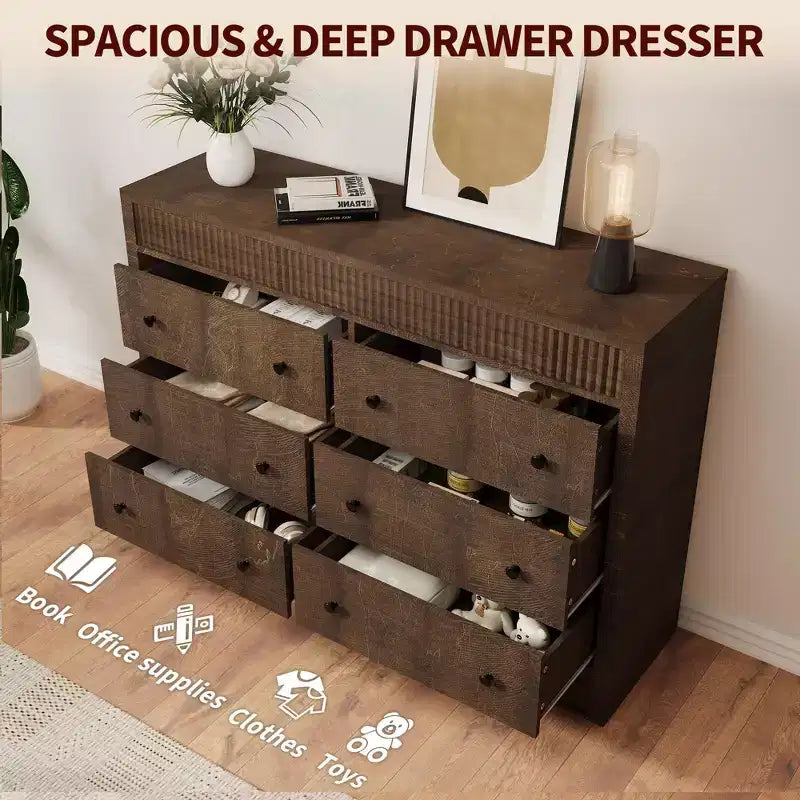 Commode à 7 tiroirs cannelés, commode moderne en bois de 137 cm de large avec tiroirs coulissants fluides et dispositif anti-basculement, pour chambre, salon ou entrée